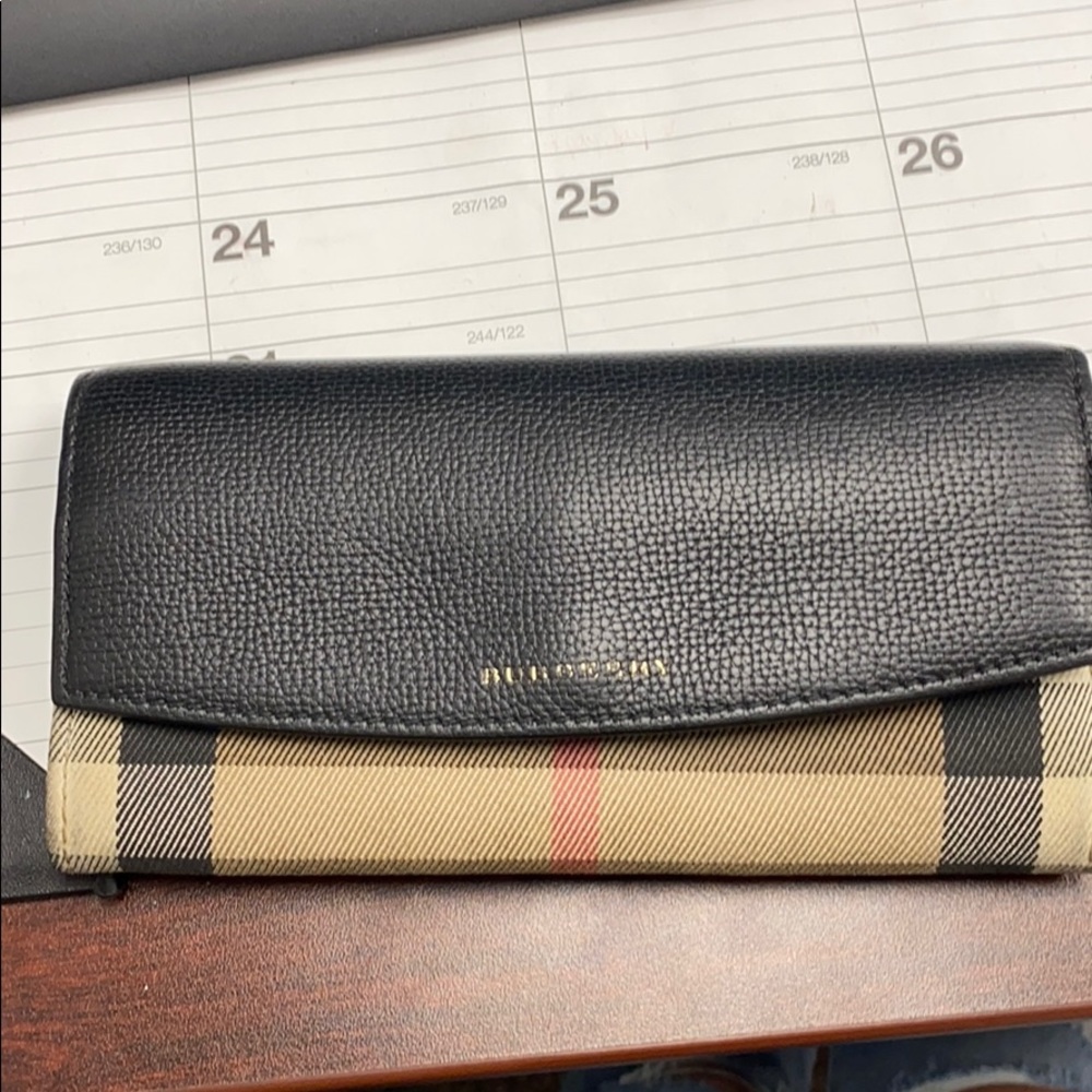 Burberry - Picture 4 of 7